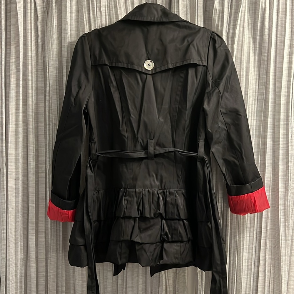 Limited Rain Coat Women’s Petite size small excellent used condition. Pockets - Picture 9 of 10
